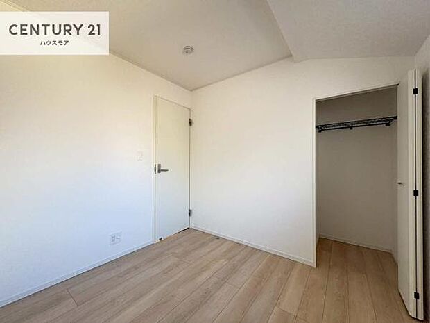 シンプルにデザインされているため、家具を選びません!お気に入りの家具を置いてくつろげる空間を作ることができます。