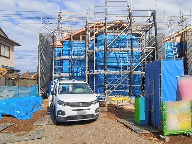 駐車スペースは3台分あります!セカンドカーはもちろん、バイクや自転車なども置き場所に困りません。