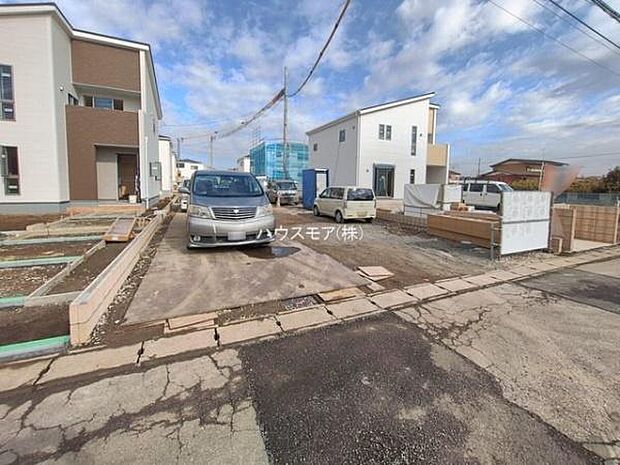 駐車スペースは2台分あります!セカンドカーはもちろん、バイクや自転車なども置き場所に困りません。