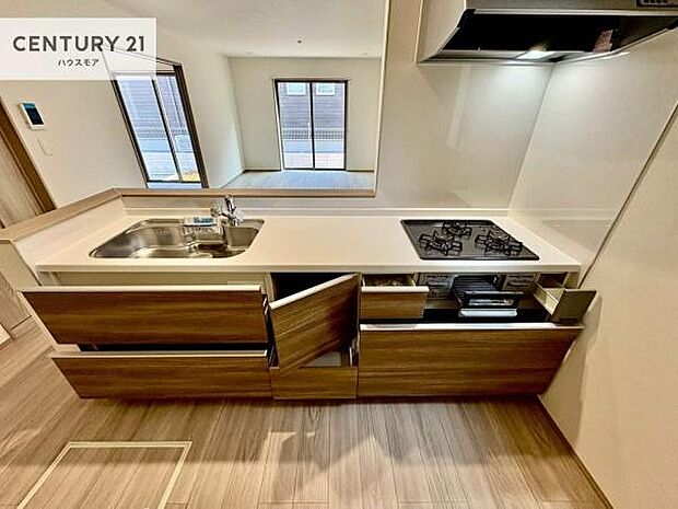 収納スペースが豊富で、調理スペースがスッキリと片付きひろ〜く活用できます!快適に作業ができます!毎日の料理が捗ります!