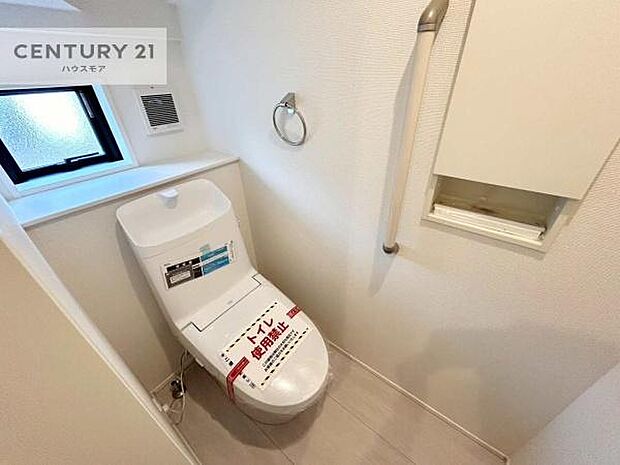 1・2階にトイレがございます!朝の忙しい時間帯も待たずにすみそうですね。白を基調とした清潔感のあるトイレでお手入れがしやすいです!