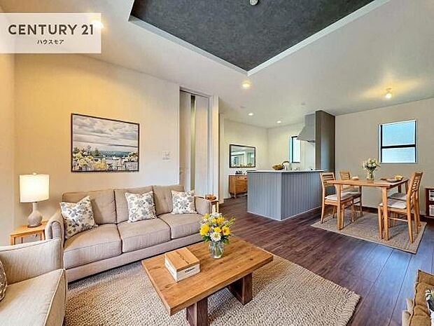 家具はCGパースです。心地良いリビングは家族が自然と集まります。家族団欒の時間が増えそうです。ご家族と、より一層充実した時間を過ごせそうですね。