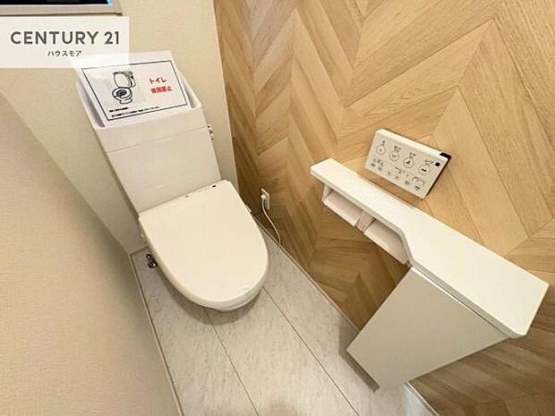 1・2階にトイレがございます!朝の忙しい時間帯も待たずにすみそうですね。白を基調とした清潔感のあるトイレでお手入れがしやすいです!