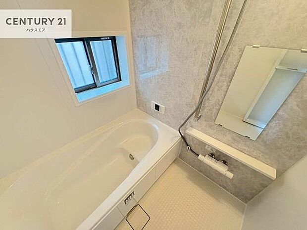 1日の疲れをしっかりと癒してくれる浴室です。おうちの素敵なリラクゼーション場所です!