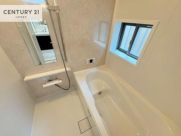 1日の疲れをしっかりと癒してくれる浴室です。おうちの素敵なリラクゼーション場所です!