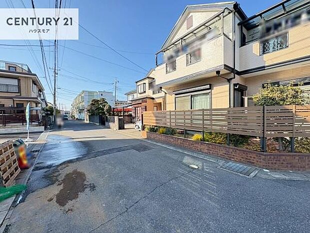 前面道路6m!陽当り良好な立地です。車庫入れが苦手な方も安心ですね。