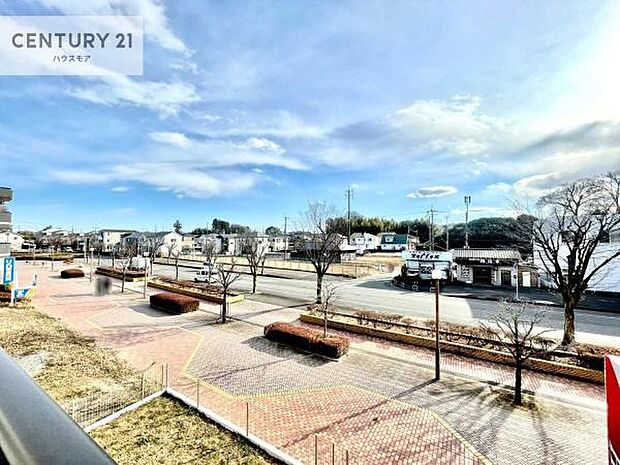 晴れた日には青い空を見渡せる開放的な時間を楽しめます。気持ちの良い風が通り抜ける街並みです!【現地販売会開催中】