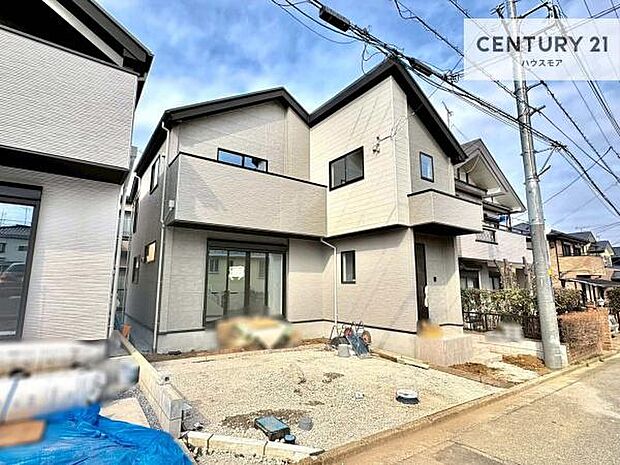 駐車スペースは2台分あります!セカンドカーはもちろん、バイクや自転車なども置き場所に困りません。