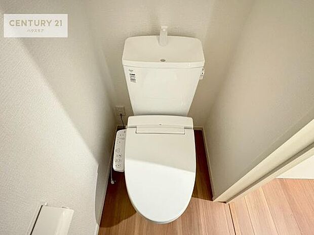 温水洗浄便座につき、冬場は便座が暖かくできるので冷たい便座に座らずに済む嬉しい仕様です!