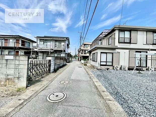 前面道路3.8m!陽当り良好な立地です。車庫入れが苦手な方も安心ですね。