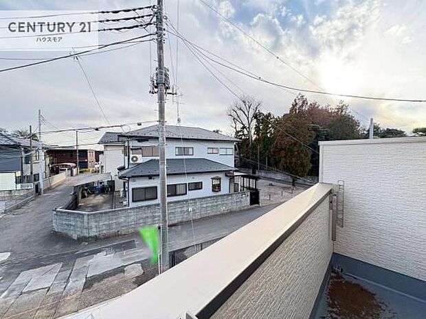 広々としているバルコニーです!お洗濯物を干すのはもちろん風に当たりながらくつろぎタイムが送れます!