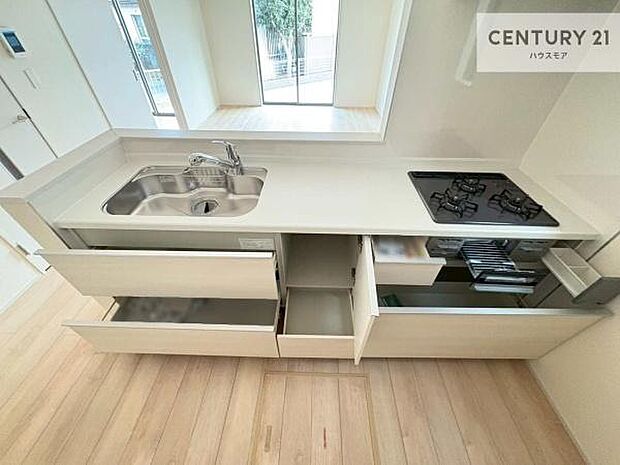 収納スペースが豊富で、調理スペースがスッキリと片付きひろ〜く活用できます!快適に作業ができます!毎日の料理が捗ります!