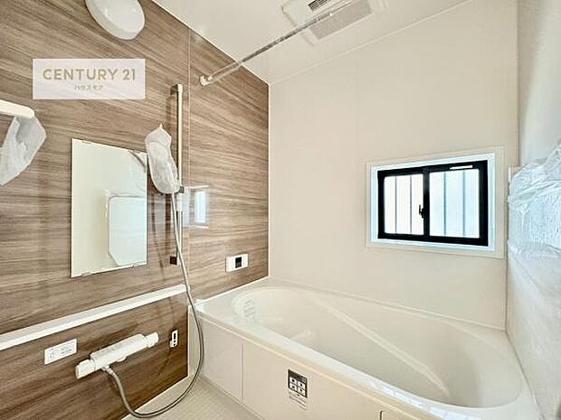 落ち着きある大人の雰囲気のバスルームは、味が出ていてバスタイムが充実!お仕事頑張っているご褒美にお好みの匂いの入浴剤を入れて、楽しんでみてはいかがでしょうか?