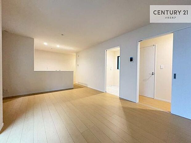 広々ダイニングスペース!ゆったりお食事。笑い声響く楽しい時間が過ごせます。日々の疲れも癒されます!