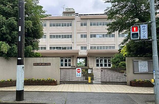 柏市立大津ケ丘第二小学校まで300m