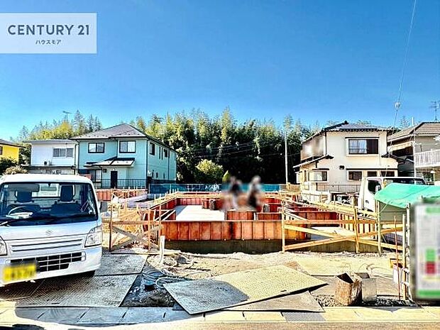 駐車スペースは2台分あります!セカンドカーはもちろん、バイクや自転車なども置き場所に困りません。