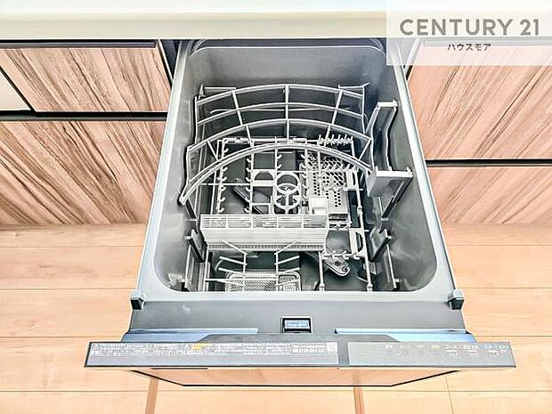 食洗機付きのキッチンです!忙しい時や手荒れ防止として大変活躍する便利な仕様です!ビルトインなのでキッチンの場所を取らず調理スペースを広く使うことが出来ます!(同仕様)