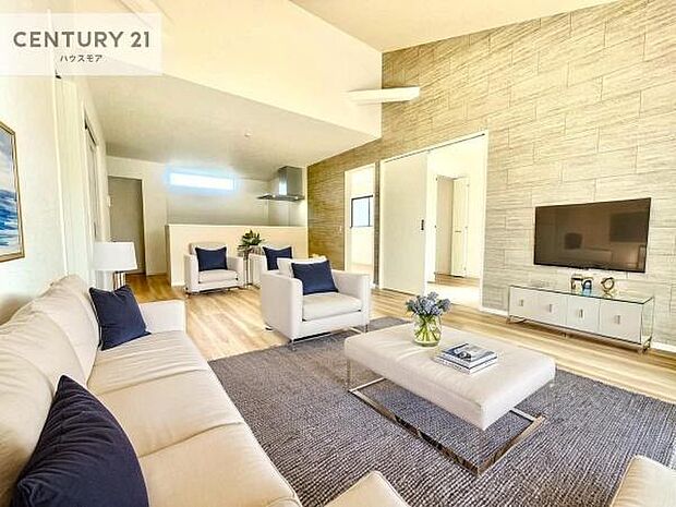 家具はCGパースです。開放感のある広々LDK!ソファーやダイニングテーブルを置いても窮屈にならないので快適に過ごせます!コミュニケーションが取りやすいリビングです!