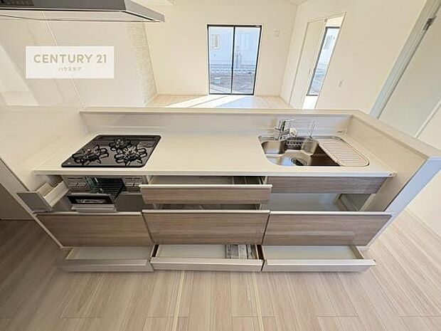 収納スペースが豊富で、調理スペースがスッキリと片付きひろ〜く活用できます!快適に作業ができます!毎日の料理が捗ります!