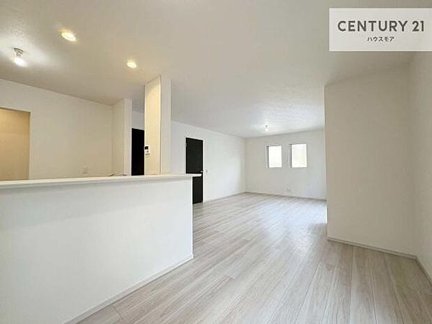 広々ダイニングスペース!ゆったりお食事。笑い声響く楽しい時間が過ごせます。日々の疲れも癒されます!