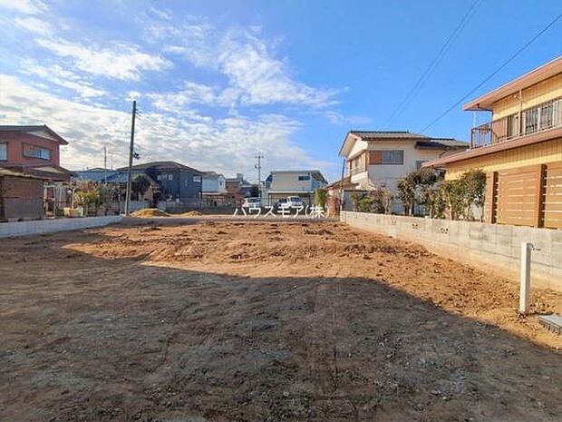 駐車スペースは2台分あります!セカンドカーはもちろん、バイクや自転車なども置き場所に困りません。