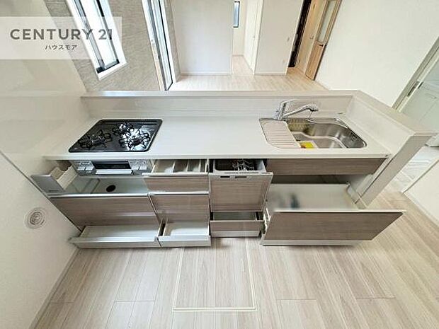 収納スペースが豊富で、調理スペースがスッキリと片付きひろ〜く活用できます!快適に作業ができます!毎日の料理が捗ります!