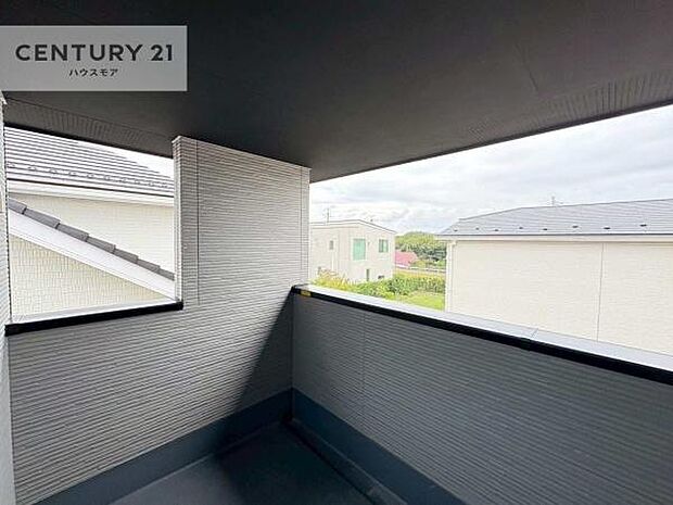 陽当たり良好なバルコニーです!晴れた日には青い空を見渡せる開放的な時間を楽しめます。