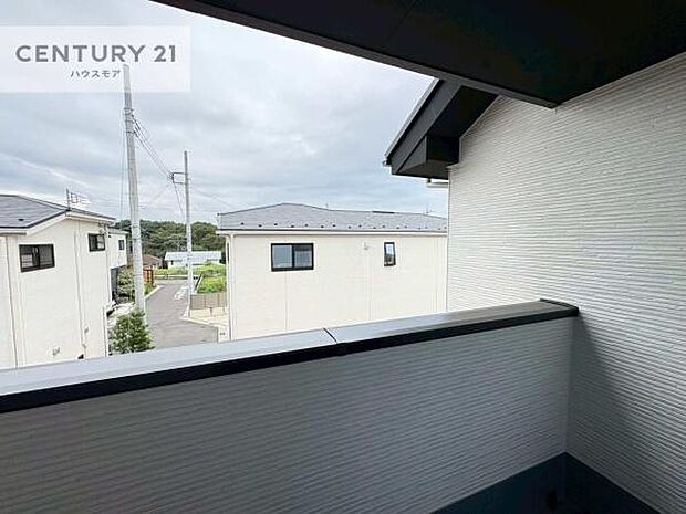 陽当たり良好なバルコニーです!晴れた日には青い空を見渡せる開放的な時間を楽しめます。