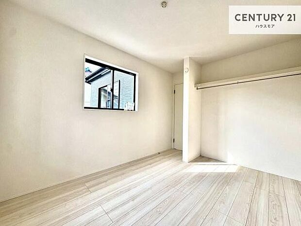 掃き出し窓がないお部屋は、お子様のお部屋としても安心です!収納スペースも充実しているので散らかったお部屋をサッと片付けられます!【現地販売会開催中】