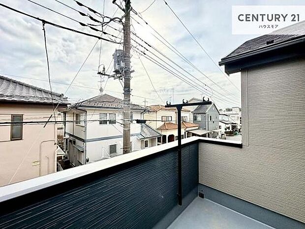 晴れた日には青い空を見渡せる開放的な時間を楽しめます。気持ちの良い風が通り抜ける街並みです!【現地販売会開催中】