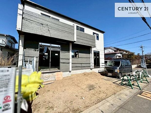 駐車スペースは2台分あります!セカンドカーはもちろん、バイクや自転車なども置き場所に困りません。【現地販売会開催中】