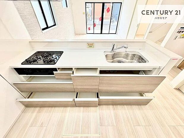 収納スペースが豊富で、調理スペースがスッキリと片付きひろ〜く活用できます!快適に作業ができます!毎日の料理が捗ります!【現地販売会開催中】