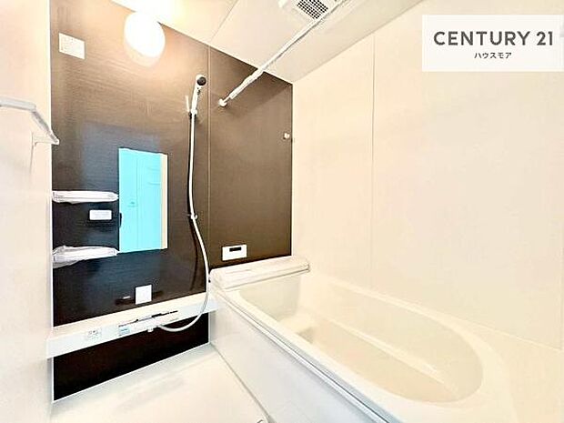 落ち着きある大人の雰囲気のバスルームは、味が出ていてバスタイムが充実!お仕事頑張っているご褒美にお好みの匂いの入浴剤を入れて、楽しんでみてはいかがでしょうか?【現地販売会開催中】