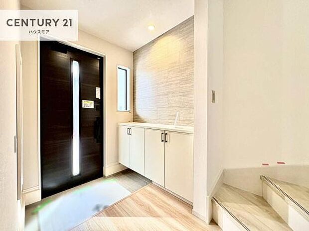 シューズボックス付きなので、玄関が片付きお掃除がしやすいです!スッキリした玄関で戸を開けた瞬間、清潔感のある心地いい空間が出迎えてくれます。【現地販売会開催中】