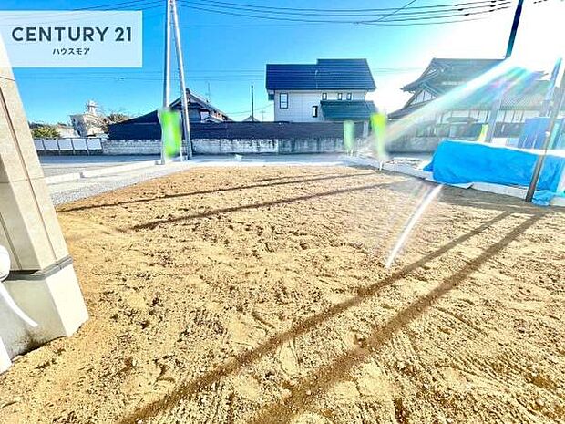 晴れた日には青い空を見渡せる開放的な時間を楽しめます。気持ちの良い風が通り抜ける街並みです!