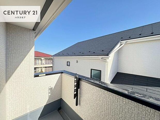 陽当たり良好なバルコニーです!晴れた日には青い空を見渡せる開放的な時間を楽しめます。