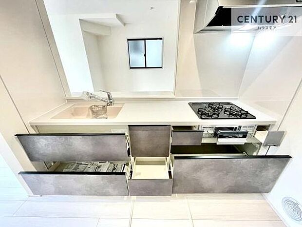 収納スペースが豊富で、調理スペースがスッキリと片付きひろ〜く活用できます!快適に作業ができます!毎日の料理が捗ります!