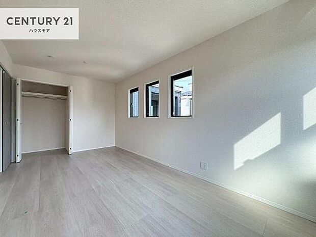 間仕切り対応可能なお部屋です。ゆとりのある広さで、プライベートルームや子供部屋、多目的に使いやすいお部屋です。