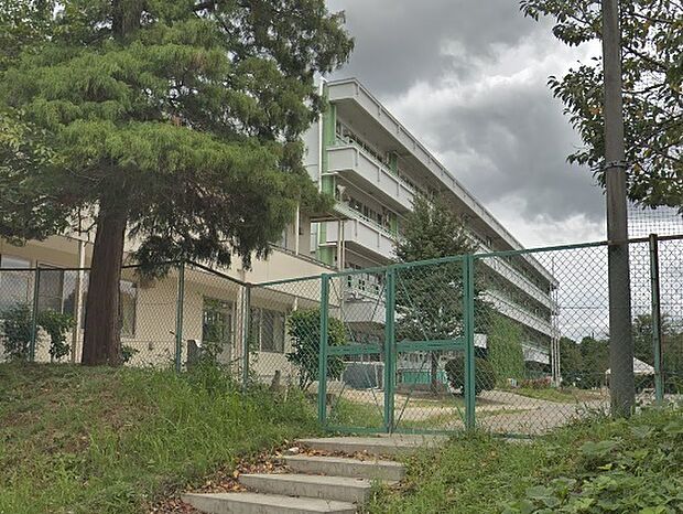 流山市立西初石小学校まで800m