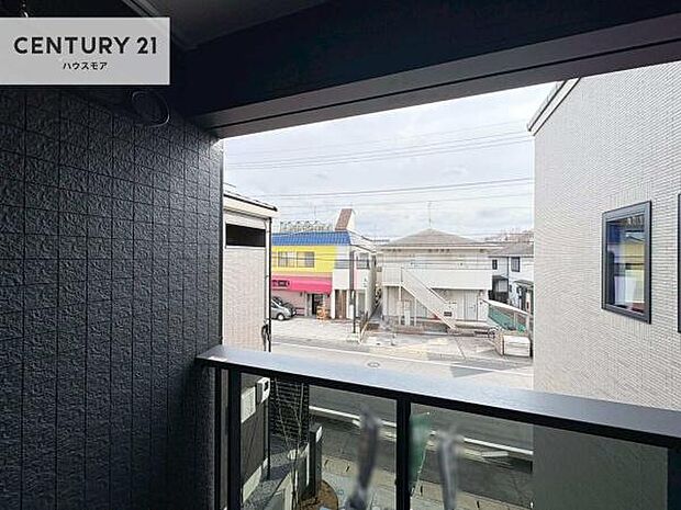 周囲は住宅街のため、落ち着いた住環境が魅力。日常の生活音も穏やかで、ゆったりとお過ごしいただけます。