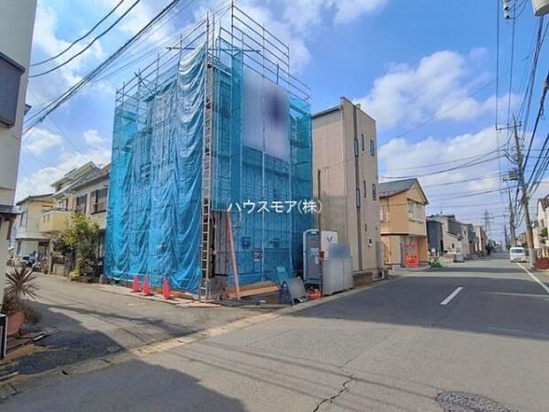 前面道路は8.55m×4.5m!陽当り良好な立地です。車庫入れが苦手な方も安心ですね。
