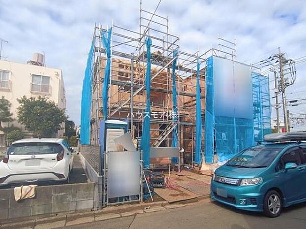 駐車スペースは2台分あります!セカンドカーはもちろん、バイクや自転車なども置き場所に困りません。