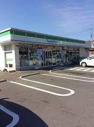 ファミリーマート牛久上柏田店まで1531m