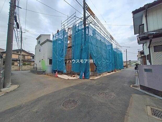 前面道路は4m×4.1m!陽当り良好な角地です。車庫入れが苦手な方も安心ですね。