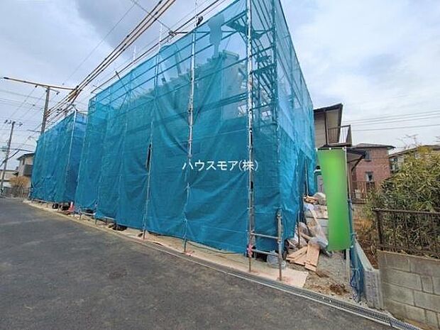 駐車スペースは2台分あります!セカンドカーはもちろん、バイクや自転車なども置き場所に困りません。