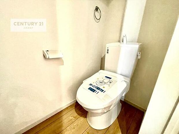 1・2階にトイレがございます!朝の忙しい時間帯も待たずにすみそうですね。白を基調とした清潔感のあるトイレでお手入れがしやすいです!