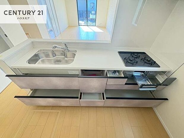 収納スペースが豊富で、調理スペースがスッキリと片付きひろ〜く活用できます!快適に作業ができます!毎日の料理が捗ります!