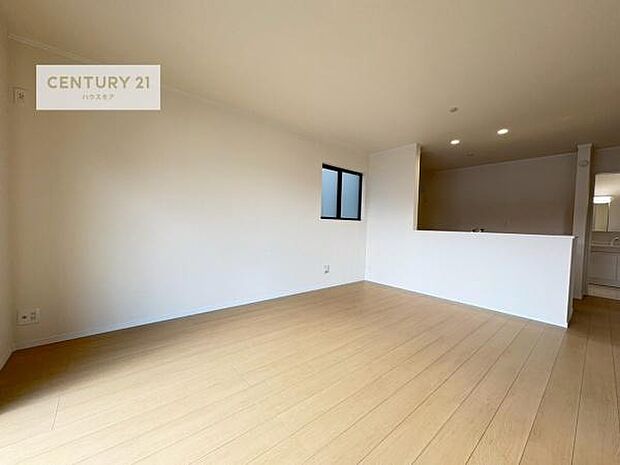 広々ダイニングスペース!ゆったりお食事。笑い声響く楽しい時間が過ごせます。日々の疲れも癒されます!