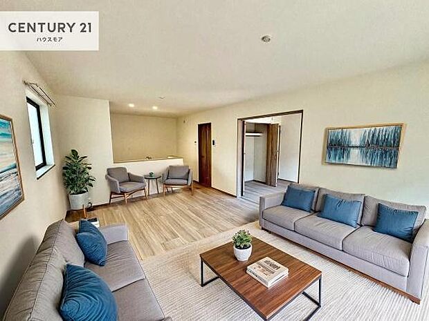 家具はCGパースです。心地良いリビングは家族が自然と集まります。家族団欒の時間が増えそうです。ご家族と、より一層充実した時間を過ごせそうですね。