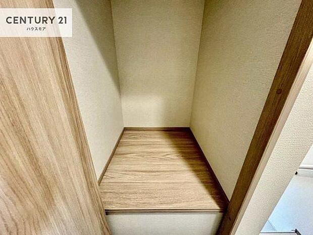 住空間をすっきり使うためには必須ポイントの収納スペースですよね。是非現地でご確認ください!